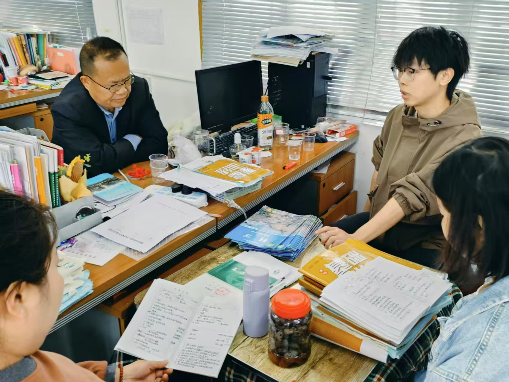 680b535a4daf2.jpg 680b535a4daf2.jpg